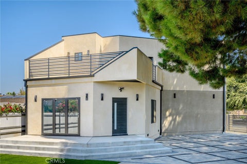 Photo of 9601 N Clybourn Avenue, Sun Valley, CA 91352 (MLS # GD26209028)