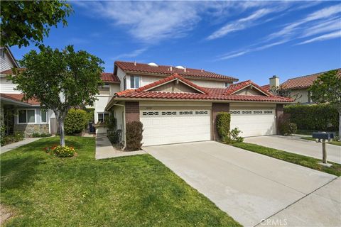 Photo of 19539 Shadow Springs Way, Porter Ranch, CA 91326 (MLS # SR26041276)