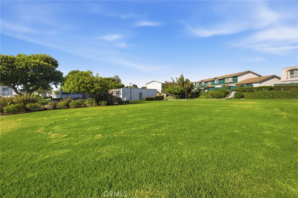 8151 Hunter Green