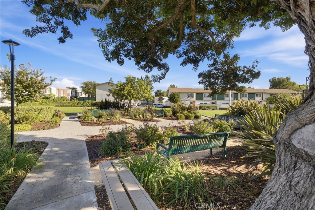 8151 Hunter Green