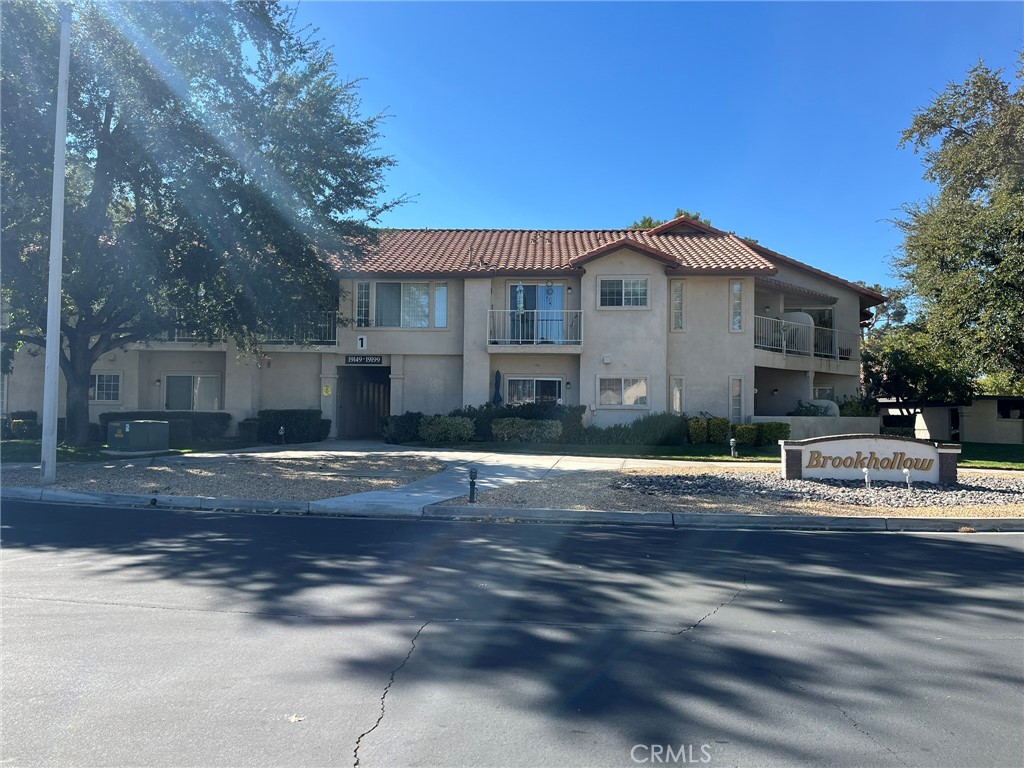 Condo available in 55+ Jess Ranch!!
Welcome to this charming 2 bedroom, 2 bathroom condo located in the desirable Jess Ranch Living community (Brookhollow Condos) in Apple Valley, CA. This ground floor unit features all appliances, central heating and air, and a convenient carport. The owner pays for HOA dues, giving you access to the amenities of this 55+ gated community which includes swimming pool and clubhouse. Enjoy the ease of living in this well-maintained home. Don't miss out on this opportunity to experience the peaceful and convenient lifestyle that this property has to offer.
