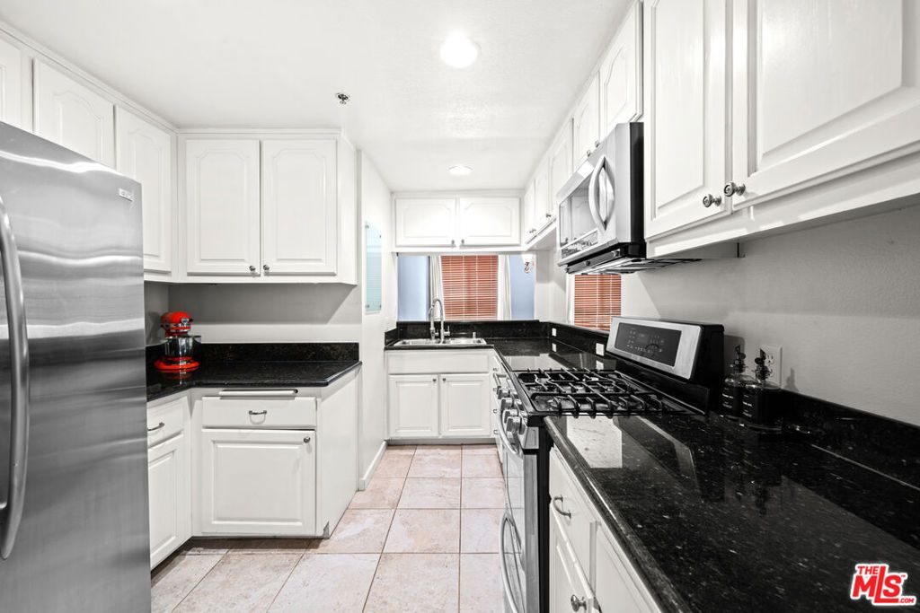 Photo of 1401 S Bentley Avenue #202, Los Angeles, CA 90025 (MLS # 25601229)