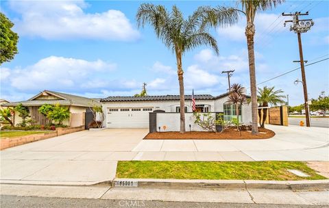 Photo of 15001 Victoria LN, Huntington Beach, CA 92647 (MLS # PW26095078)