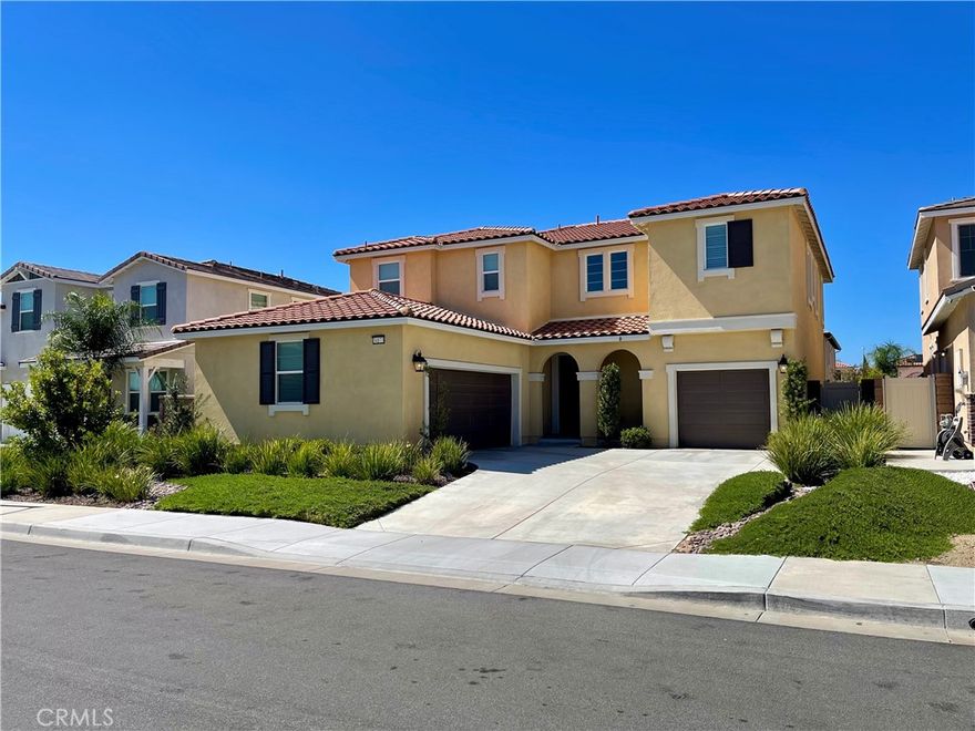 GORGEOUS 2020 BUILT HOME IN THE DESIRABLE COMMUNITY OF SPENCER'S CROSSING IN MURRIETA! Absolutely Gorgeous 3 bedroom, 2-1/2 Bath, Large Loft, 2 Car Garage (3rd car garage NOT accessible), solar power, and so much more! This 2 story home was built in 2020 and has 3 large bedrooms (all upstairs), separate living, family and dining areas, spacious gourmet kitchen with beautiful white cabinets, stainless steel appliances, quartz counter tops, large kitchen island with room for bar-stools and a walk in pantry with lots of storage. This home has approx. 3070 sq/ft with laminate flooring and carpet throughout, high ceilings, walk in closets in 2 of the 3 bedrooms and solar. The large laundry room is upstairs with plenty of space for storage shelving. The entertainer's backyard has everything you need to enjoy the Southern California weather! There is a large patio ready for your patio set and BBQ. There are also weighted posts for string lights and sun shades. This home is minutes to the community junior Olympic sized swimming pool, jacuzzi, patio area, children's pool, BBQ area, sports park, and playgrounds. This home is also close to shopping, schools, and less than 15 minutes to the Renowned Temecula Wine Country! A MUST SEE!