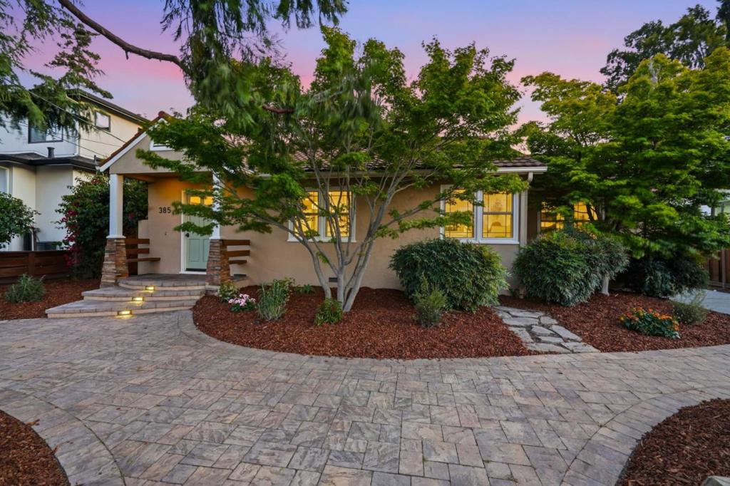 385 Carmelita Drive