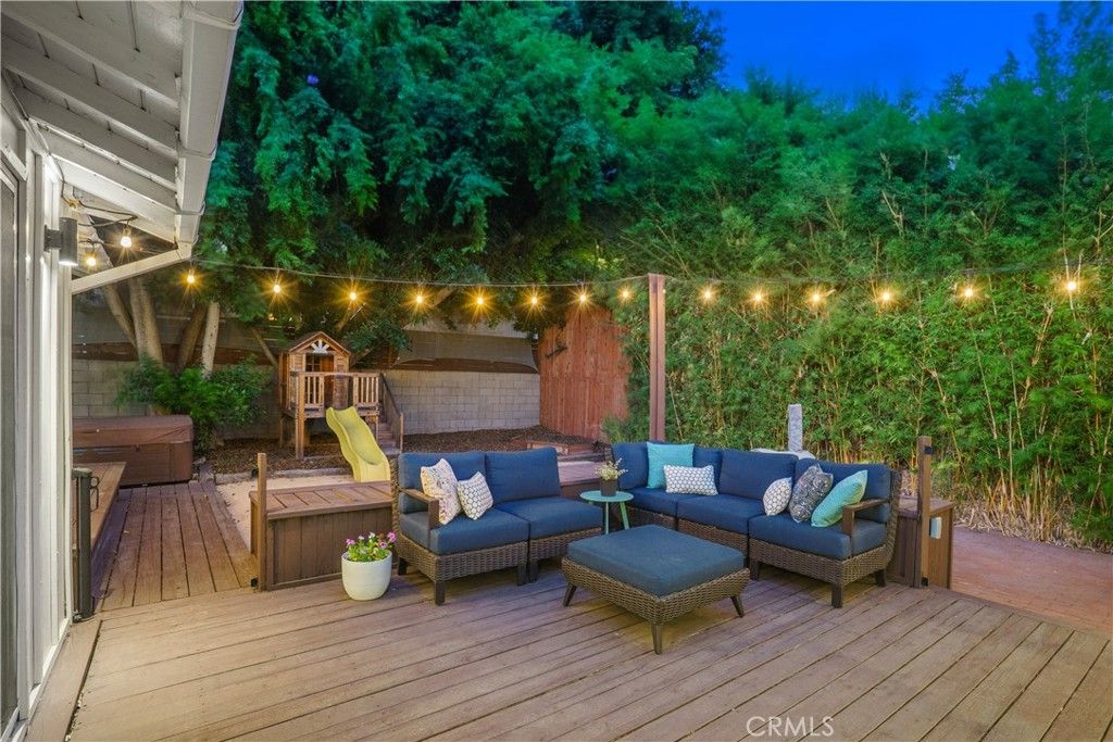 Photo of 15017 Archwood Street, Van Nuys, CA 91405 (MLS # SR25196982)
