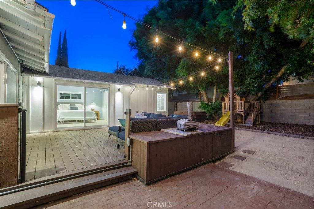 Photo of 15017 Archwood Street, Van Nuys, CA 91405 (MLS # SR25196982)