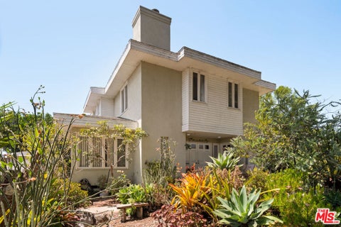 Photo of 8041 Gonzaga Avenue, Los Angeles, CA 90045 (MLS # 26997757)