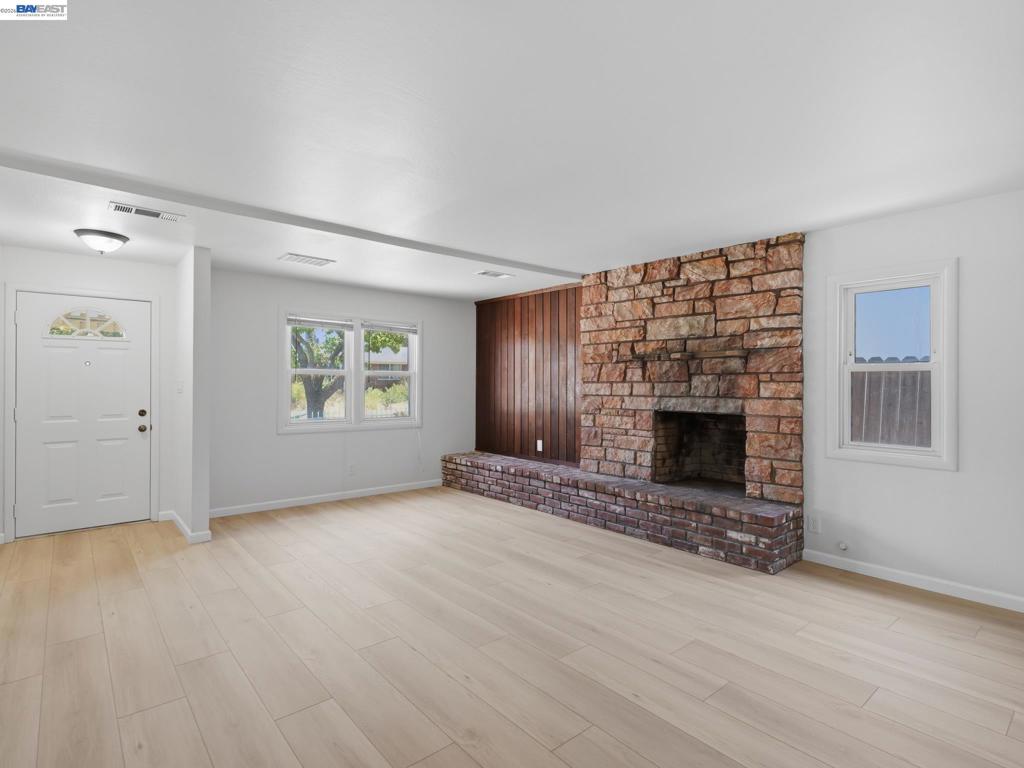 3887 Shasta Cir