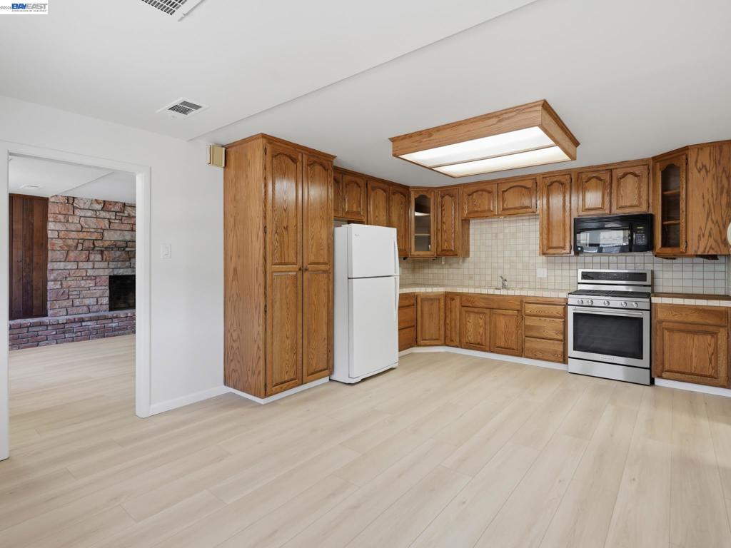 3887 Shasta Cir