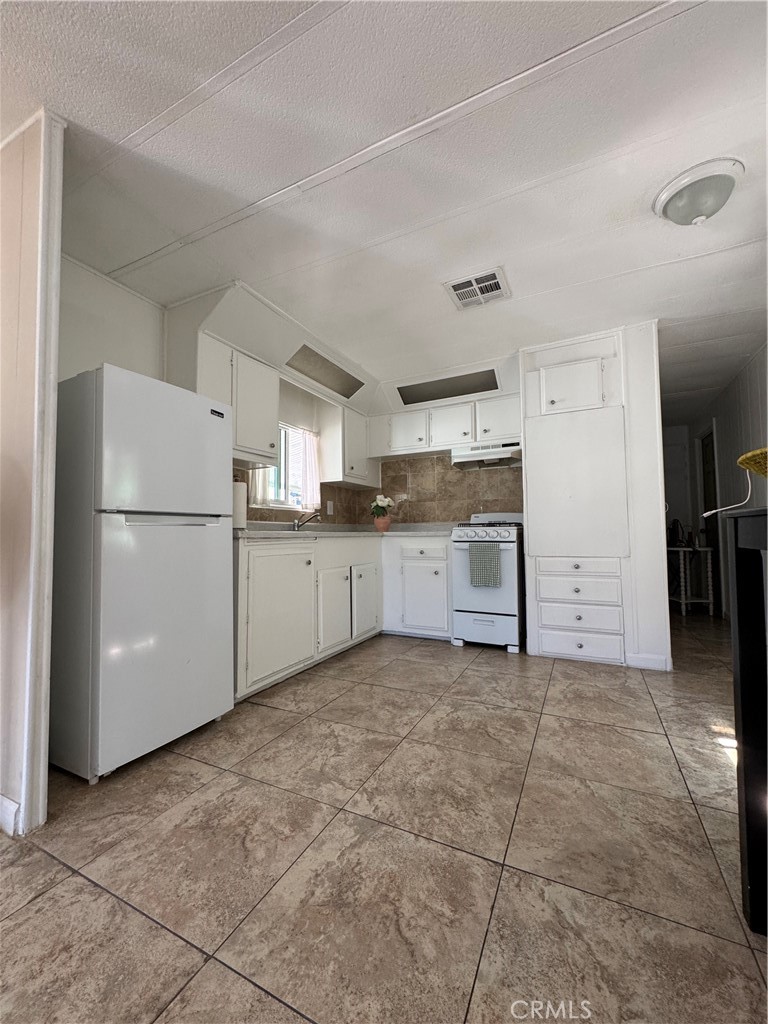 8600 Contreras Street 33