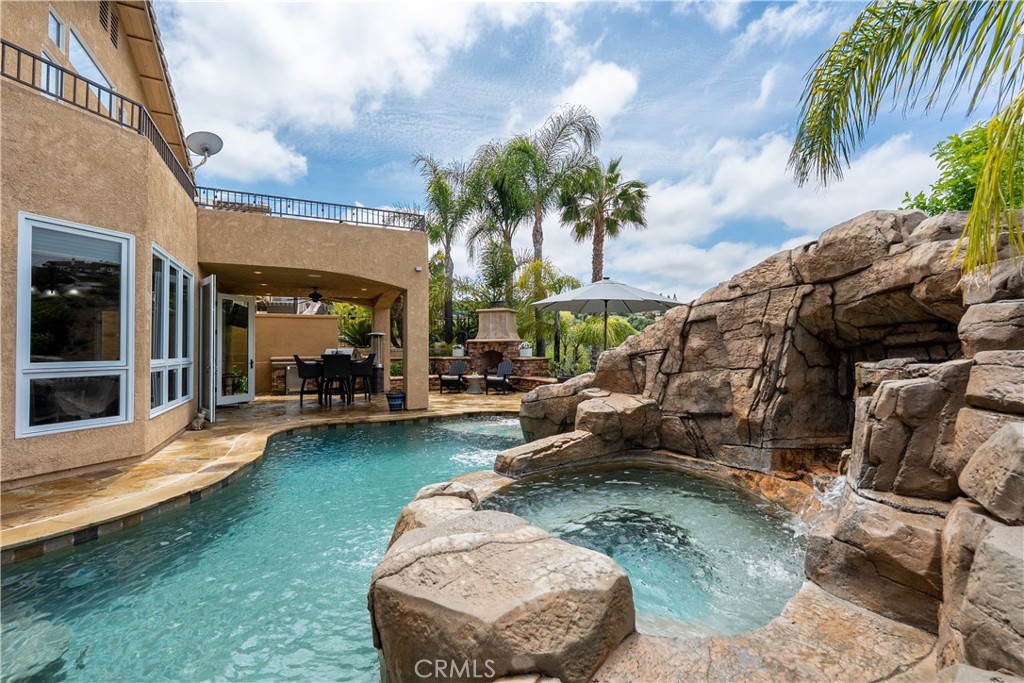 1033 S Creekview Lane