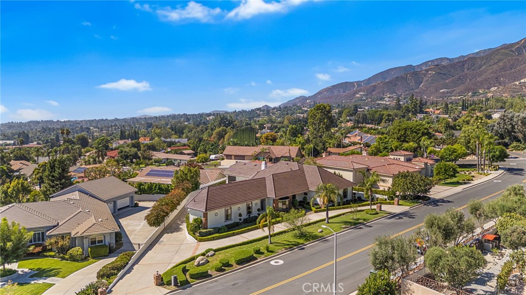 2487 Cliff Road