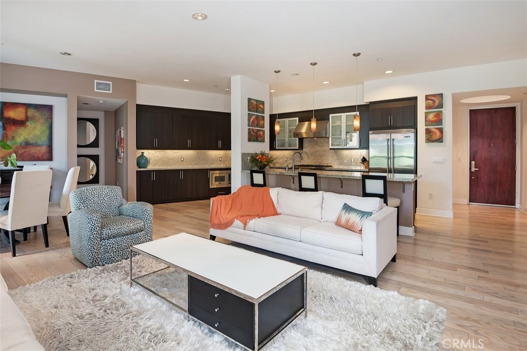 402 Rockefeller 203
