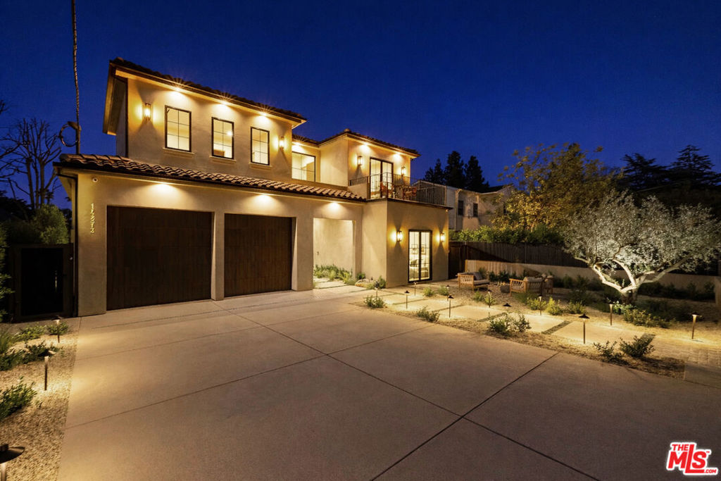 14273 Greenleaf Street