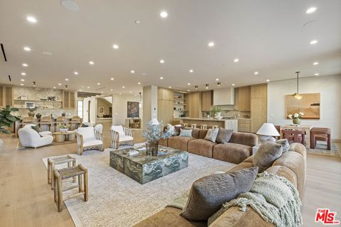 Photo of 14273 Greenleaf Street, Sherman Oaks, CA 91423 (MLS # 26647237)