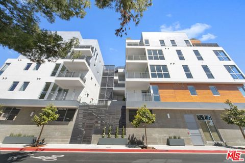 Photo of 1001 N FAIRFAX Avenue #304, West Hollywood, CA 90046 (MLS # 25611903) Photo of 1001 N FAIRFAX Avenue #304, West Hollywood, CA 90046 (MLS # 25611903)