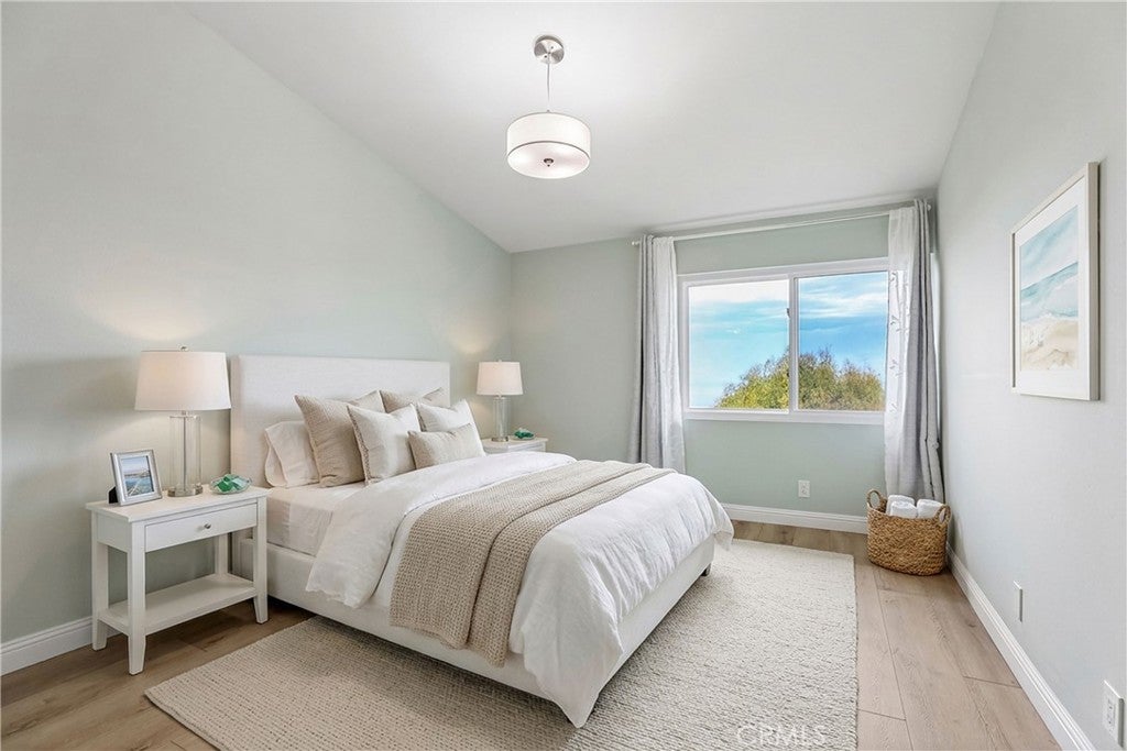6542 Ocean Crest Drive B306