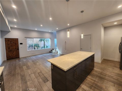 Photo of 6848 Encino, Encino, CA 91406 (MLS # SR25246170)