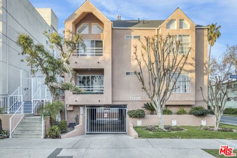 11205 Peach Grove Street North Hollywood CA 91601