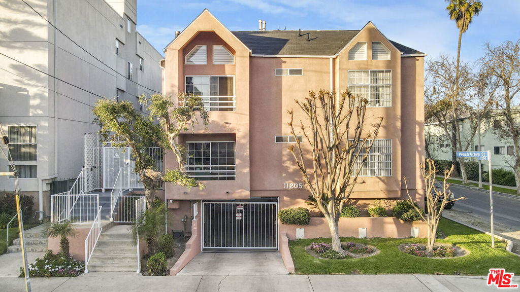 11205 Peach Grove Street