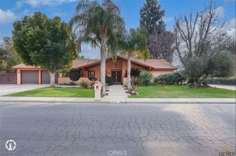 Photo of 7611 De Colores Court, Bakersfield, CA 93309 (MLS # SR26158611)