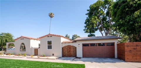 Photo of 2391 Fashion Ave AVE, Long Beach, CA 90810 (MLS # CV26201344)