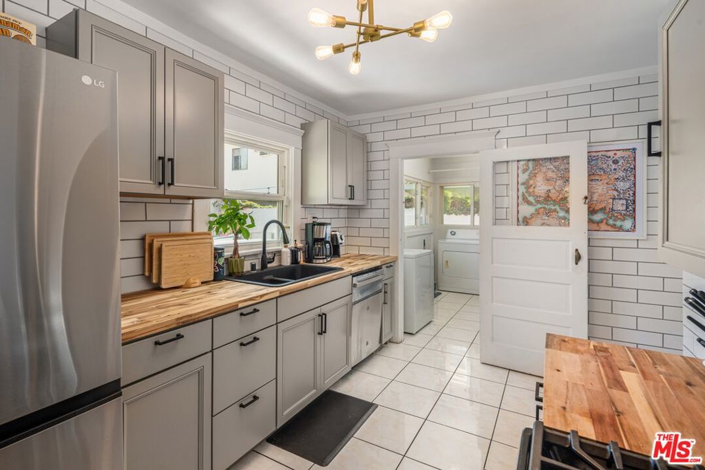 4354 Prospect Avenue