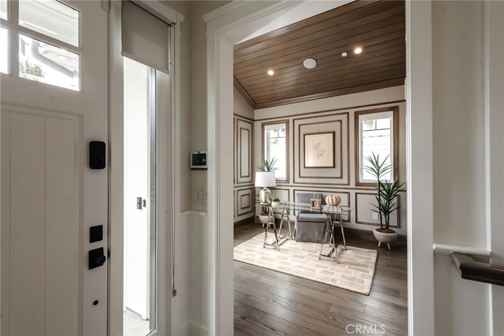 10555 Holman