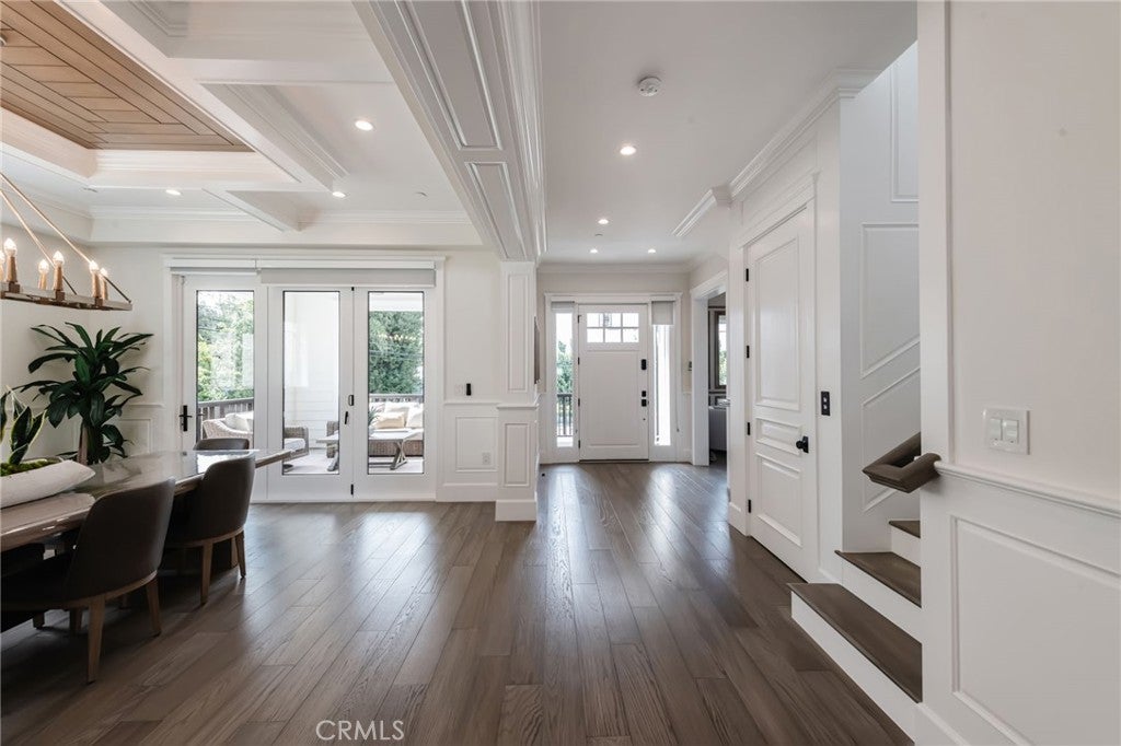 10555 Holman