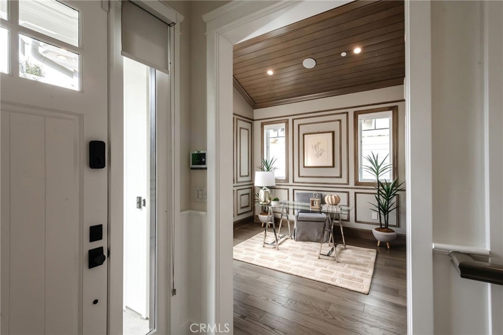 10555 Holman