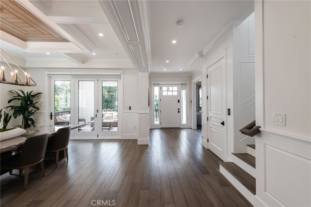 10555 Holman