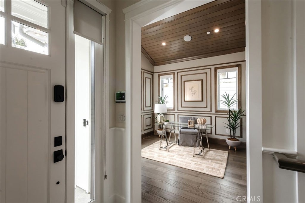 10555 Holman