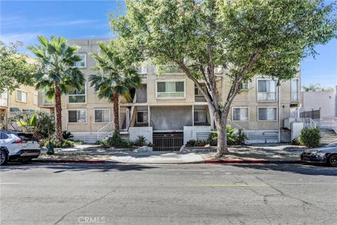 Photo of 116 W Maple ST #33, Glendale, CA 91204 (MLS # WS26168817)