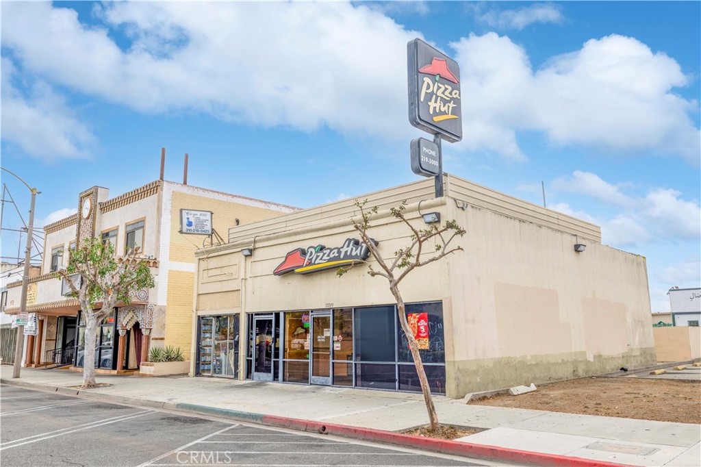 12207 Hawthorne