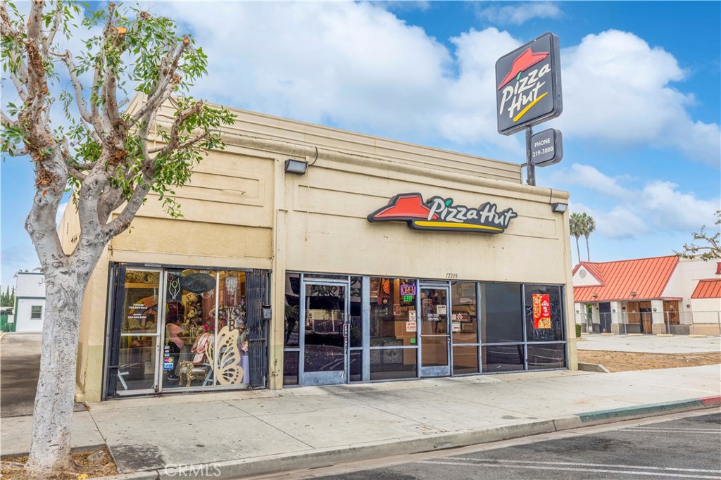 12207 Hawthorne