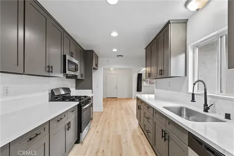 18264 Pine Ave, Fontana, CA 92335 - MLS#: HD25256840