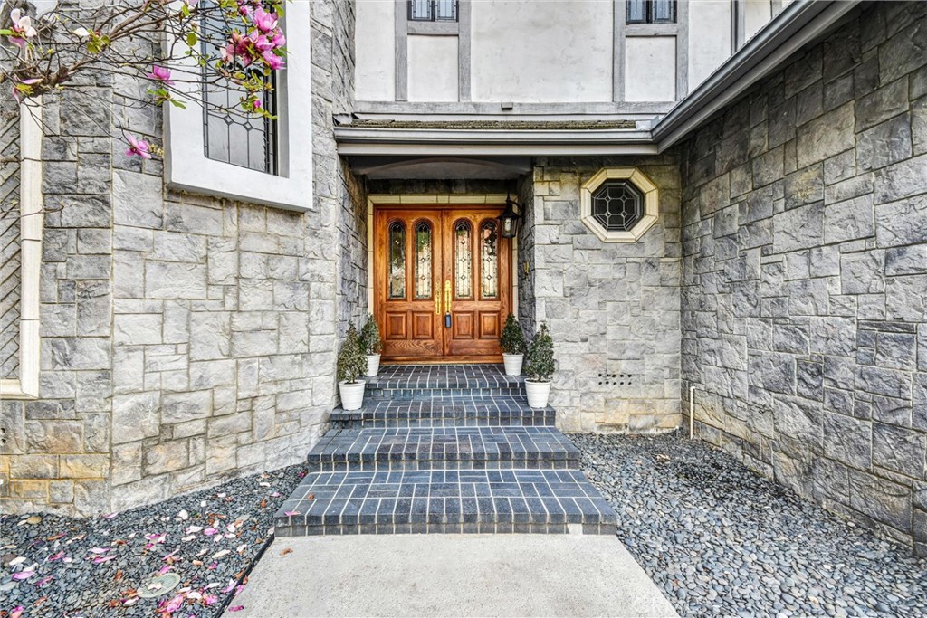 34 Hidden Valley Road