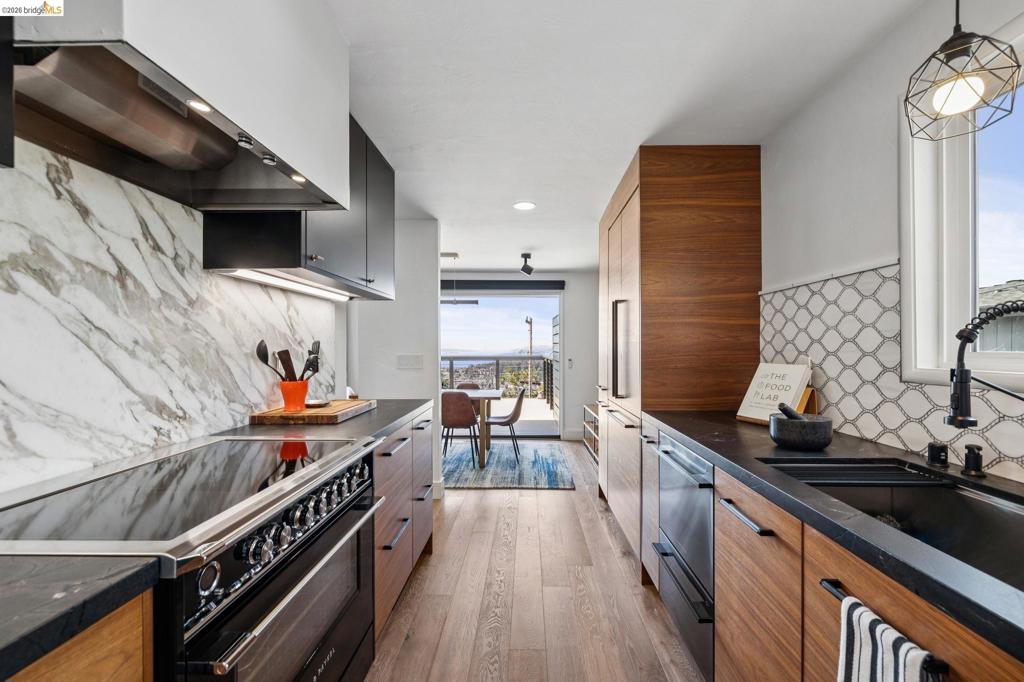 255 255 Stanford Ave