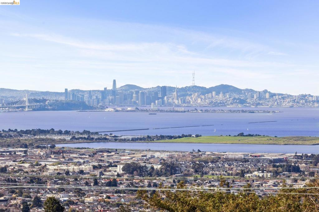 255 255 Stanford Ave