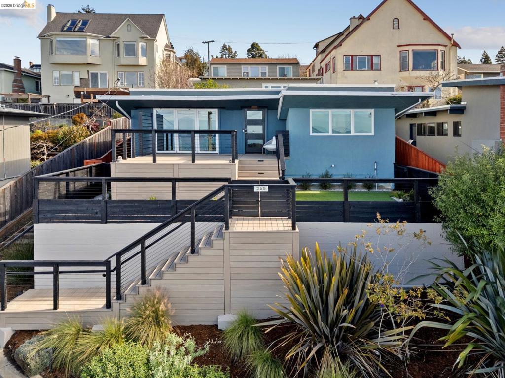 255 255 Stanford Ave