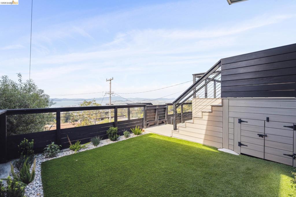 255 255 Stanford Ave