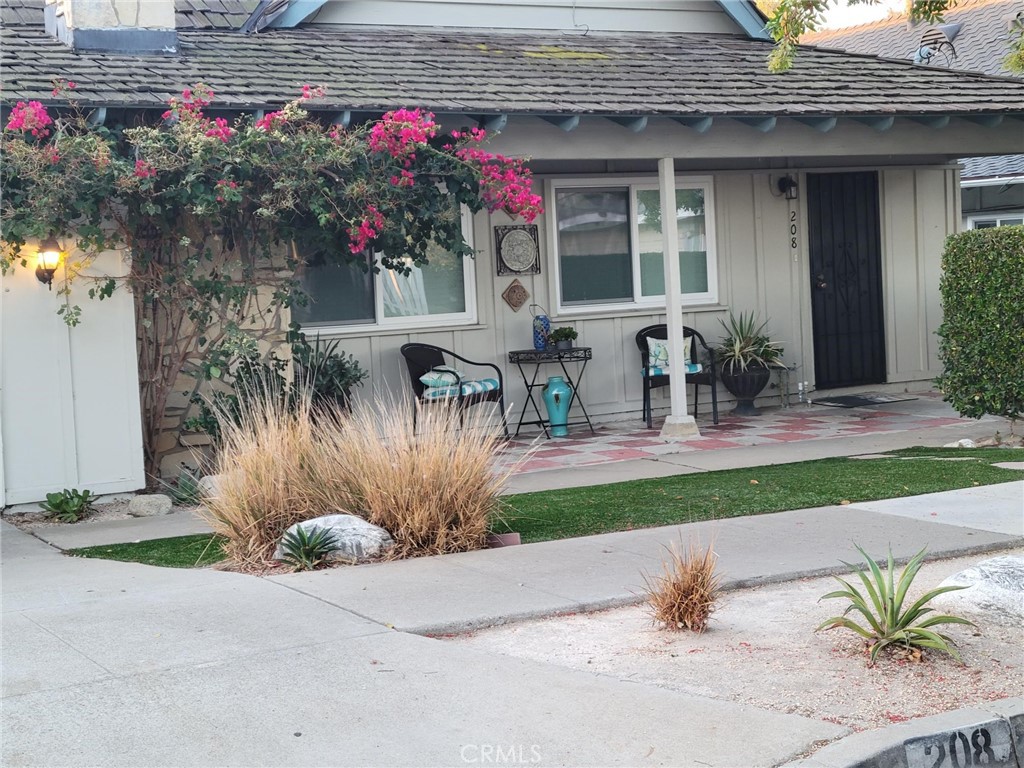 Inviting 2-bedroom, 2-bath home for rent in the desirable Bixby Hills neighborhood, adjacent to Virginia Country Club. This attached duplex lives like a single-family residence, set in a quiet, park-like setting.
The living area features hardwood floors and a cozy gas fireplace, while both bedrooms are comfortably carpeted. The kitchen is upgraded with artisan laminate countertops, and both bathrooms feature granite countertops. Central air conditioning and heating provide year-round comfort. Appliances are included, and the property can be offered fully furnished if desired. In-unit washer/dryer hookups are available.
One-year minimum lease with $1,800 security deposit. Available October 1.