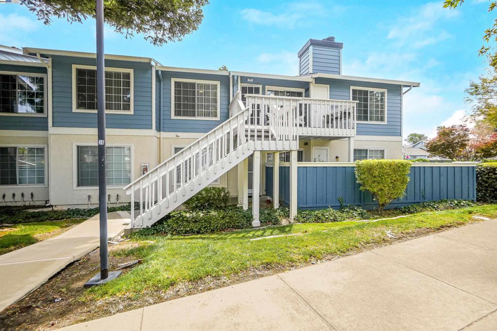 Welcome to this beautiful and spacious end unit condo in the desirable Village Park at Glenwood! This 1252 sq ft condo offers 3 bedrooms and 2 baths, a bright open layout bringing in tons of natural sunlight, vaulted ceilings, fresh paint, and new luxury vinyl plank flooring and carpet throughout. The gorgeous updated quartz countertops gives this condo a modern and stylish design. Located near the pool, in a family-friendly community with beautiful tree-lined streets, offering bay trail access for walking and is only minutes away from the waterfront, coffee shops, restaurants, Safeway and more. It also provides easy access to I-80 and Hwy 4 and is within the the Hercules High School district.