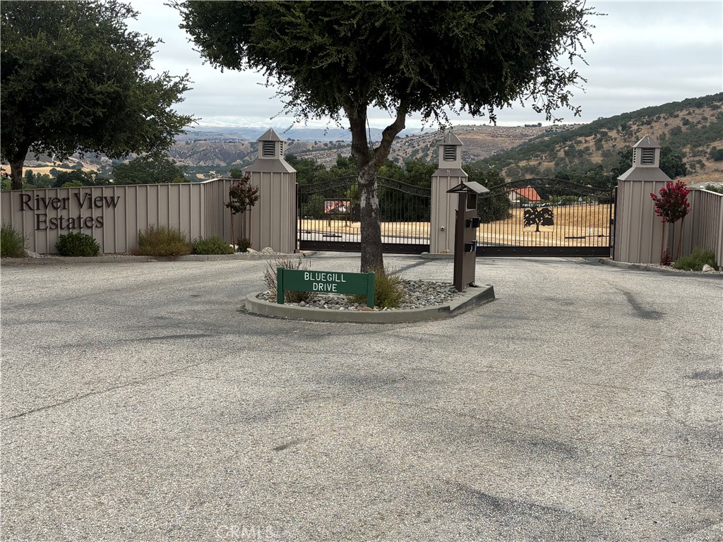 Gorgeous View Lot, over an acre in Heritage Ranch River View Estates. A gated enclave of custom homes on acre lots. Here is an opportunity to get a fantastic piece of land for a great price in the highly desired River View Estates community. You also get access to all the amenities including: launch ramp into Lake Nacimiento, hiking trails, private camp grounds, tennis courts, pools, equestrian center,& RV parking. There is a shopping center, gas station and a community school. One of the least expensive lots in River View.