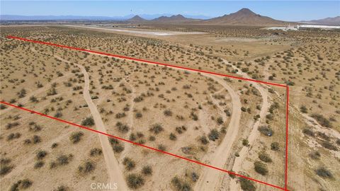Photo of 0 Goshen, Apple Valley, CA 92307 (MLS # HD26095599)