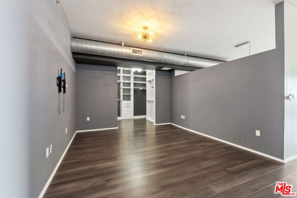 1111 S Grand Avenue 716