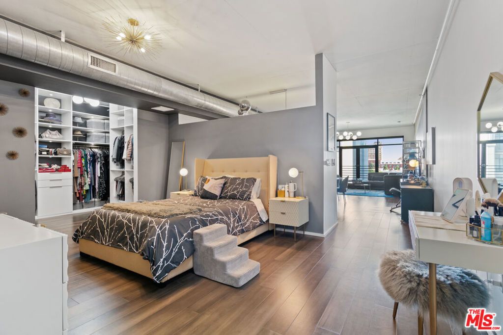 Photo of 1111 S Grand Avenue #716, Los Angeles, CA 90015 (MLS # 26637359)