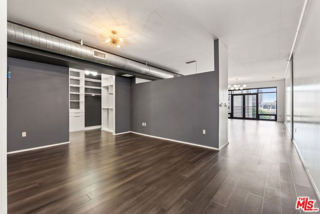 Photo of 1111 S Grand Avenue #716, Los Angeles, CA 90015 (MLS # 26637359)