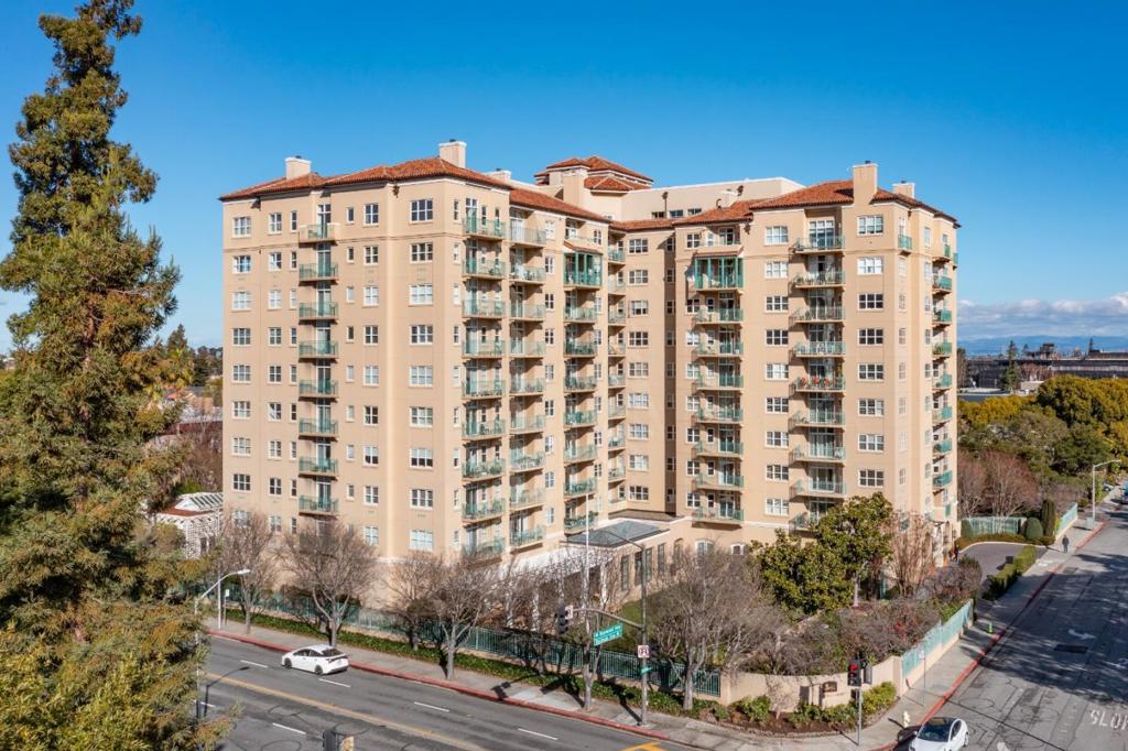 1 Baldwin Avenue 822